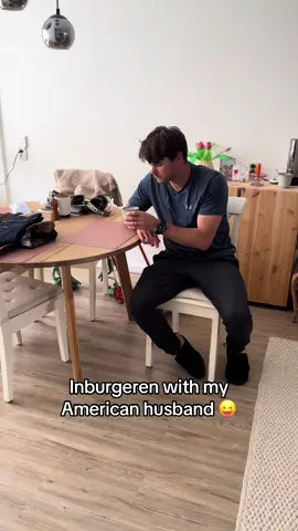 Inburgeringscursus with my American husband 🇺🇸🇳🇱. Hebben jullie nog leuke vragen voor Mike!? 😜✌🏻 #fy #fyp #foryoupage #foryou #dunglish #couplestiktok #thebennetts #american #dutch #americanhusband #couplescomedy #husbandwife 