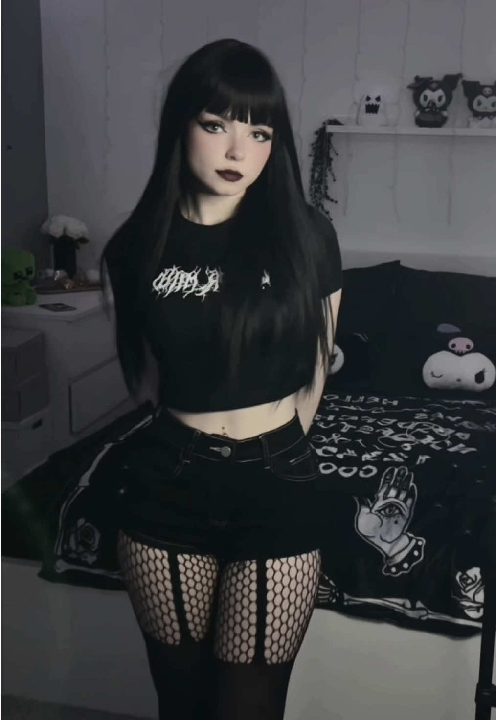 This song‘s been on repeat all day :3 @SKARS  #egirl #gothgirl #blackoutfit #skarsmusic #newrocks #newrockshoes 