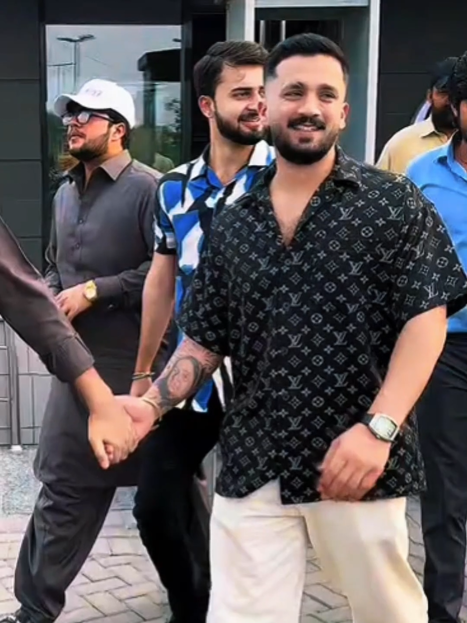 Our king and his smile is back❣️Rajab in the house g❣️🥳#jigari_yaar🔥✌️❤️ #rajabbutt #viral #account #foryou #grow #dosti 