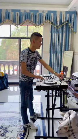 ฟังเพลงต่อไปให้ตื่นเต้นกันนะครับ#DJ #เวียงจันทน์ #