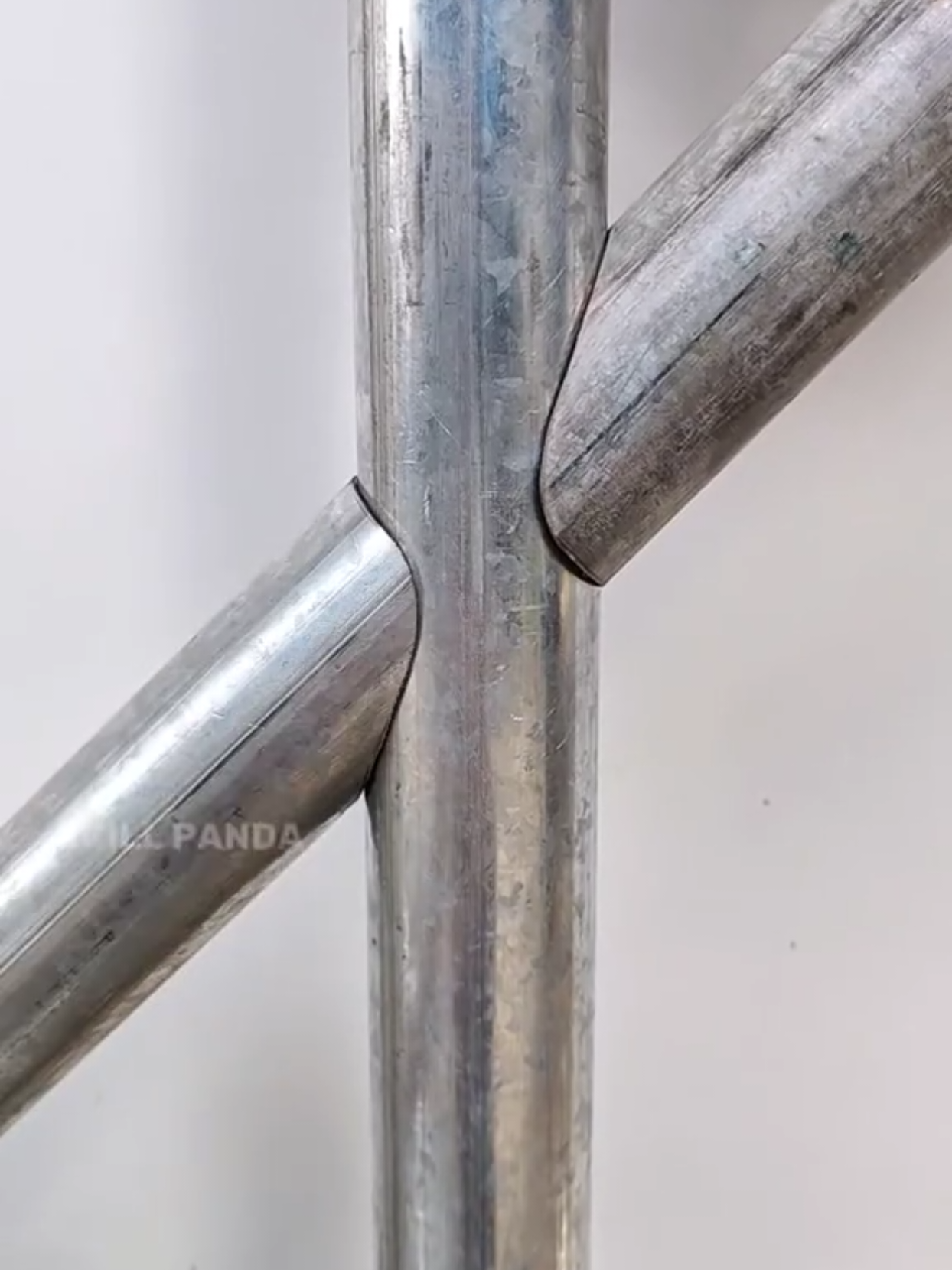 Don't be confused!! If you have difficulty, you can see this technique#tipsandtrick #femalewelder #welding #us #metal #arcwelding 