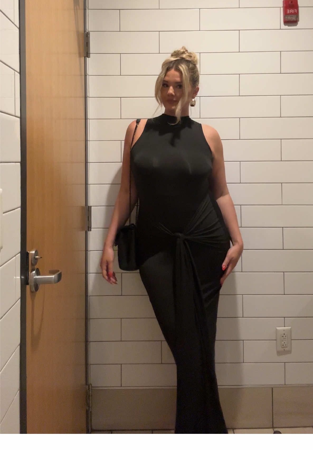 Friday night in Charleston 🥊 Dress is @shoplabeye #fyp #foryoupage #charleston #charlestonsc #nightoutincharleston #goingoutincharleston #charlestonnnightlife #chs #charlestonbars #thingstodoincharleston 