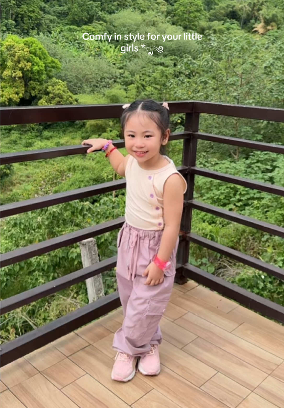 Ang comfy ng cargo pants terno na to! Makakakilos ng ayos ang mga bebe nyo! #ternoforkids #cargopantsforkids #cargopantsternoforgirls #sleevelessandcargopantsterno #toddlermommy #mommy #kidsfashiontrends #kidsfashion #kidstrendyoutfit #kidstrendingclothes
