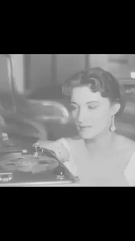 حَالنا مِن نسمع اغاني لـِ ميادة.  .  .  #ميادة_الحناوي #اغاني_عربيه #Sing_Oldies 