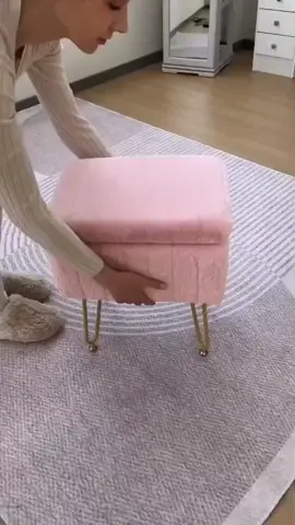 ✨ Puff Banqueta Decorativo Luxo ✨ O toque de elegância que faltava na sua sala, quarto, estúdio ou penteadeira! Com design moderno e acabamento premium, é perfeito como assento extra, apoio para os pés ou peça decorativa. ✔️ Estofado macio e confortável ✔️ Compacto, versátil e sofisticado Transforme seu ambiente com charme e praticidade! 💫 Link  https://s.shopee.com.br/3VXRV0i2X6 #lardocelar #puff #decoracao 