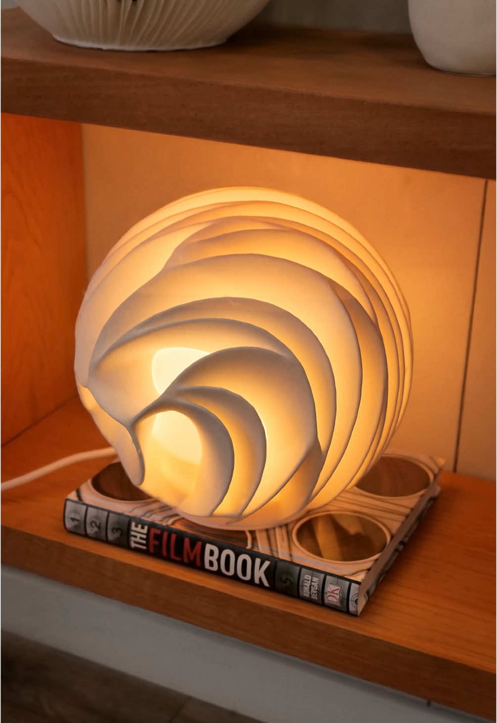 Art and technology combined, sixth in my spherical lamp series. 3D printed using biomaterials. This piece is available. DM for details or visit the link in bio to explore. #Leora #3dprinting #lamps #bambuletsmakeit 