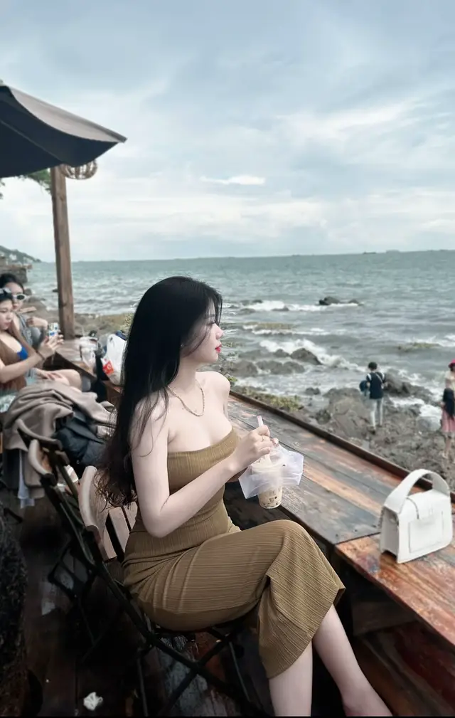 Trà đã hơi nhạt rồi …. 🍵