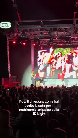 Vorrei poter spiegare questa cosa a Charlie 15enne ma non mi crederebbe @1D Night Italia @Fabrique Milano 