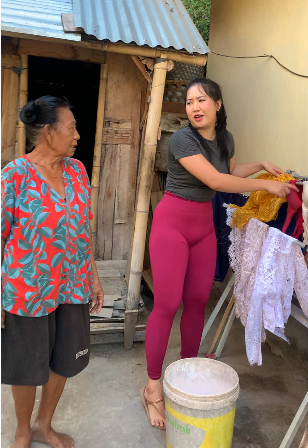 lupa jemurin bajunya nenek 😩🤣