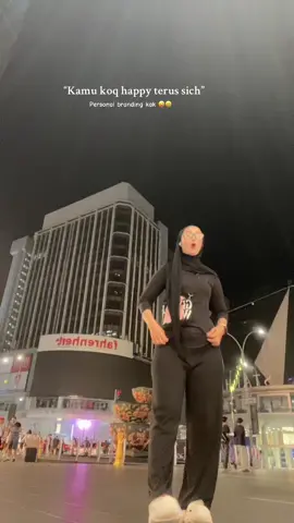 Gitu kakakkkkk 🤣🤣 #self #yourself #enjoy #journey #kualalumpur 