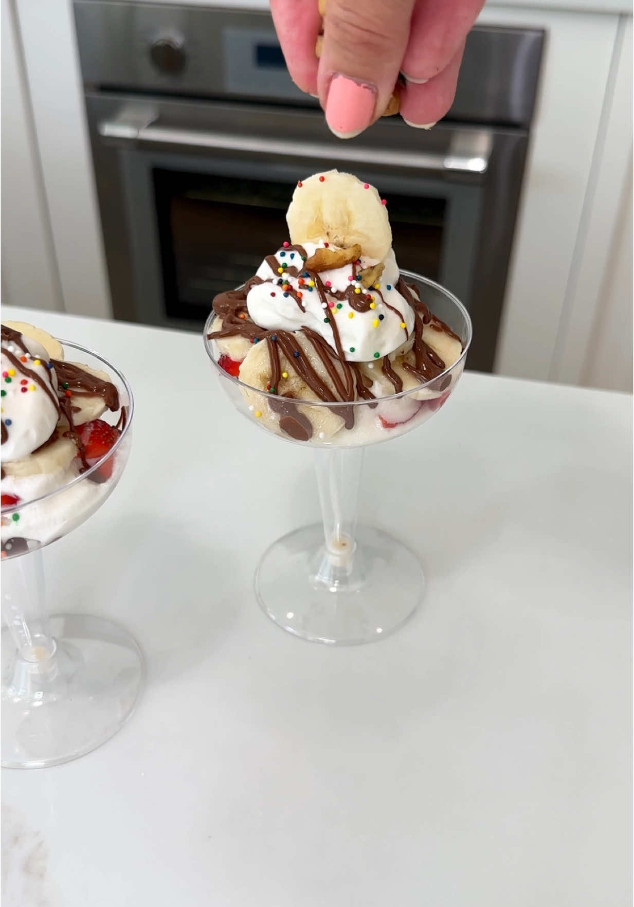 Easy Chocolate Drizzle! You can find a million ways to use this hack on your desserts but I made this better-for-you banana split cup🍌🍫 put hot water in a bowl then submerge your Hershey chocolate bar for 5 minutes then remove and you’re ready to drizzle. Couldn’t be easier!🎉 #bakinghacks #momhacks #desserthacks #sahm #easydesserts #easybaking 