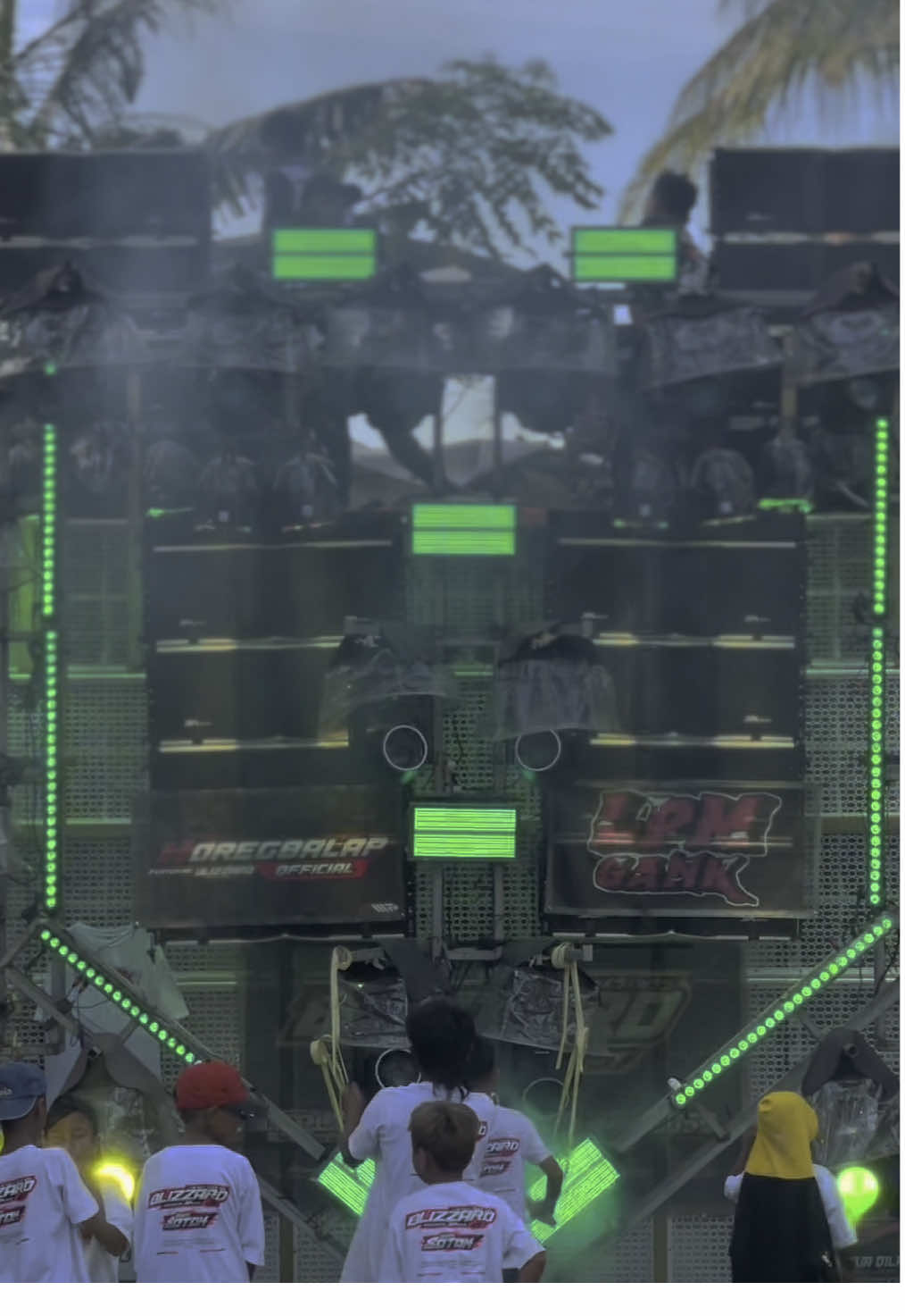 Blizzard x LPM Gank karnaval Desa Ngagel #CapCut #karnavalngagelpati #blizzardaudio #karnavalsoundhoregpati @HOREG BALAP OFFICIAL @SOUND KONTEN OFFICIAL @LPM GANK @blizzard audio 