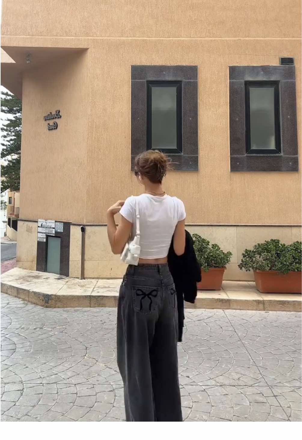 shoutout to the girl at the airport who didnt gatekeep the jeans 😩🤞🏽 #asos #fyp #outfitcheck