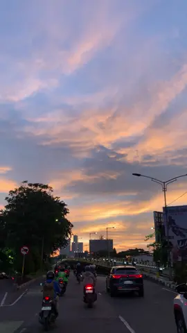 Surabaya lagi cantik✨ #surabaya #senja #fyp #cantik #langitfavorit #langitaesthetic 