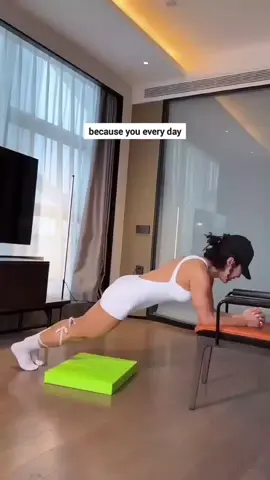 Home abs workout for girls-stay fit and strong with this Little Iron Man routine! #workout #little #routine #fit #Fitness #body #excersice #tips #healty #heltylifestyle #vairl 