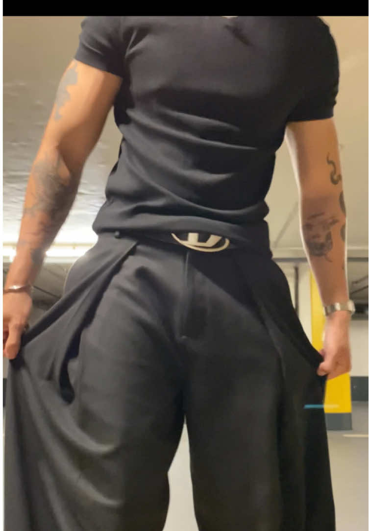 slim fit tee from @ffected  #fyp #outfit #fashion #outfitinspo #fashiontiktok #fitinspo #slimfit #tshirt #fit #fitcheck #fy #foryou #viral 