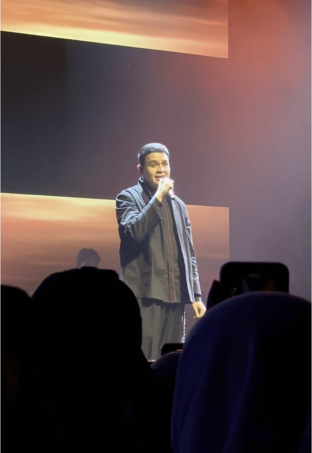 Tulus - Gala Bunga Matahari 🌻💙 #tulus #samasamatur #salpriadi #galabungamatahari 