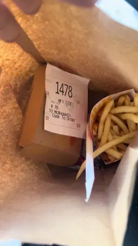 what a beautiful arrangement thank u @McDonald’s #ocd #mcdonalds #fyp #nuggets #silly #xyzbca 