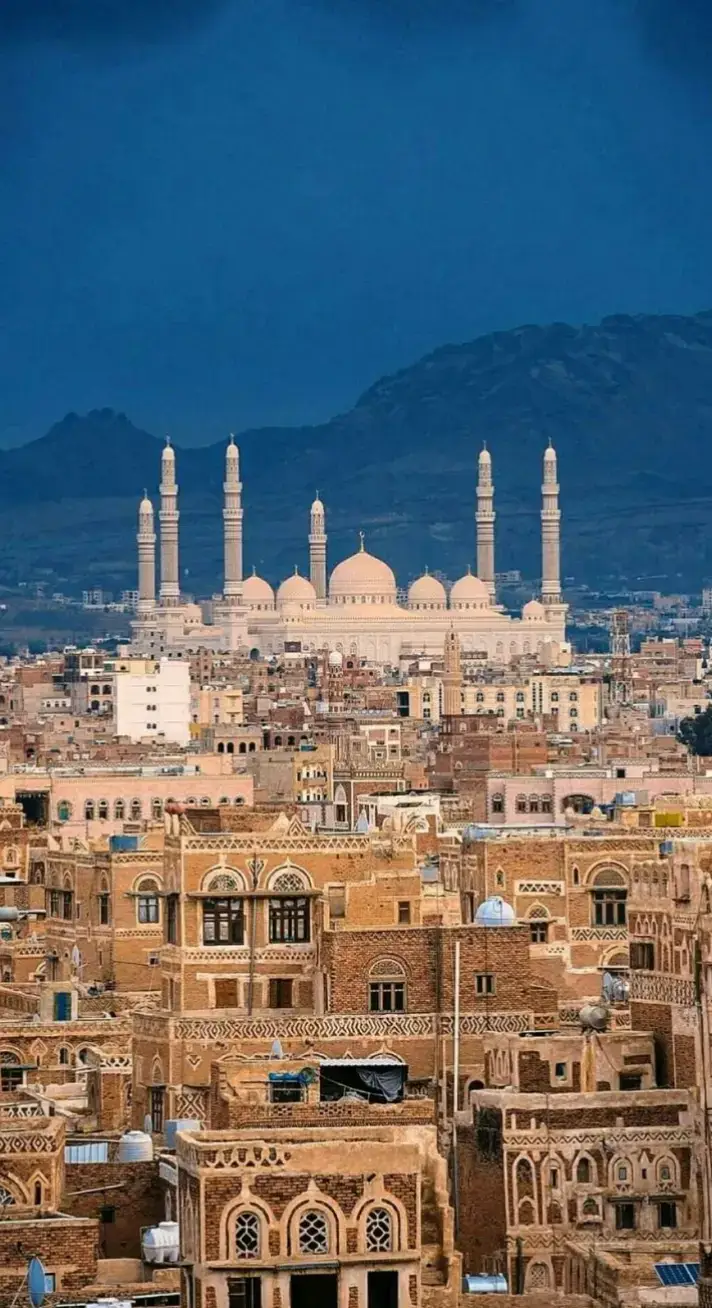 بكل فخر، إليك وصفًا قويًا ومؤثرًا عن اليمن: اليمن، موطن الحضارات وملحمة الصمود اليمن ليست مجرد بلد، بل أسطورة محفورة في قلب التاريخ، وموطن لحضارات سادت العالم مثل سبأ وحِمير ومعين. أرض الطين والبخور، والمآذن التي تعانق السماء، والجبال التي تروي قصة شعب لا ينكسر. رغم الجراح، ما زالت اليمن شامخة، تقاوم بصبر، وتنبض بالحياة من بين الركام. هي الأرض التي تلد الشعراء، وتطعم الأرض بالبن، وتنقش على الصخر مجدها الأبدي. في اليمن، كل حجر يروي حكاية، وكل نسمة هواء تحمِل عبق الماضي وأمل الغد. هل ترغب أن يكون الوصف شعريًا أكثر، أم تريده مخصصًا لمنشور أو مناسبة معينة؟