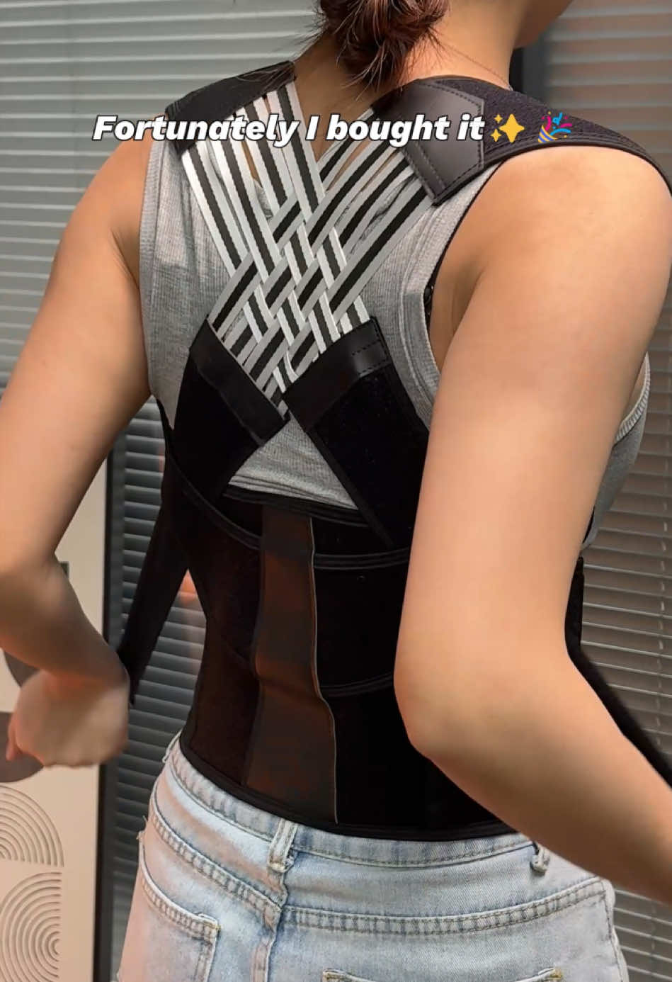 No more back hunch from now on🥰😎👀 #postureCorrector#Hunchback#healthylifestyle#posturecheck#badposture#posturecorrection#timetochange#tiktokmademebuyit#goodposture#fixyourposture 