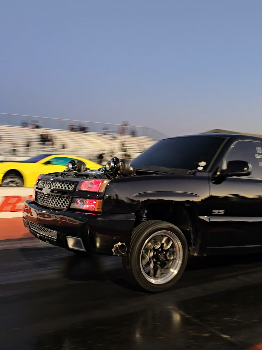 @adanboostedss Twin Turbo Silverado vs Camaro ZL1 #racingfx #twinturbo #boosted #silverado #rcsb #raceteuck #camaro #zl1 #dragrace #dragracing 
