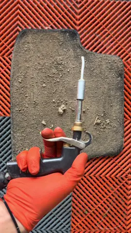 nettoyage d'une moquette remplie de sable et de terre satisfaisant et relaxant Cleaning a carpet filled with sand and dirt is satisfying and relaxing #CleanTok #cleaning #satisfying #satisfyingvideo #clean #detailing #amsr 