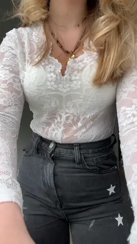 Of blijf ik naar jouw zoeken? 🙈#foryou #kijkenmaarnietliken? #viraalgaanisookgaan #girlssupportgirls #mentalhealthmatters #OOTD #outfitinspo #fyp 