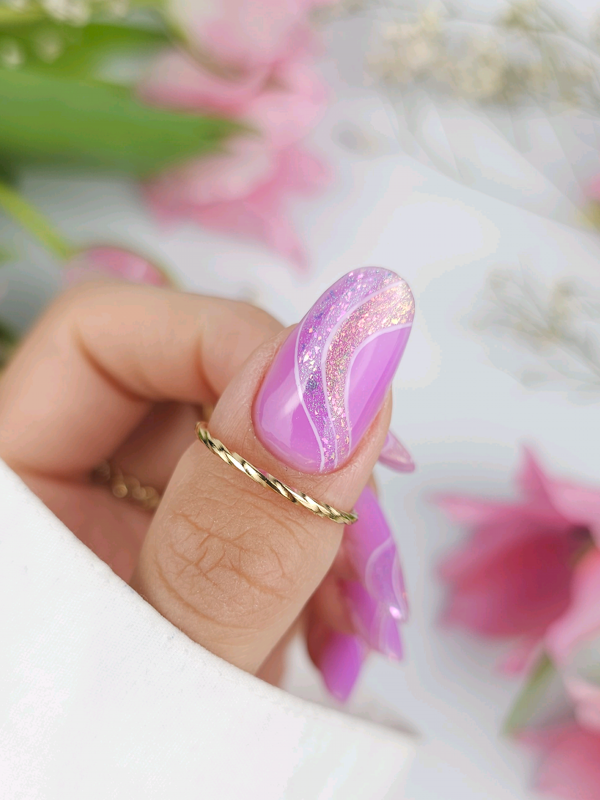 Easy Spring Tutorial 💜🥰 #nails #nailsoftiktok #simplenails #nailstutorial #spring #springnails #wiosennepaznokcie #purplenails #glitternails #nailart #naildesign #tutorialnails 