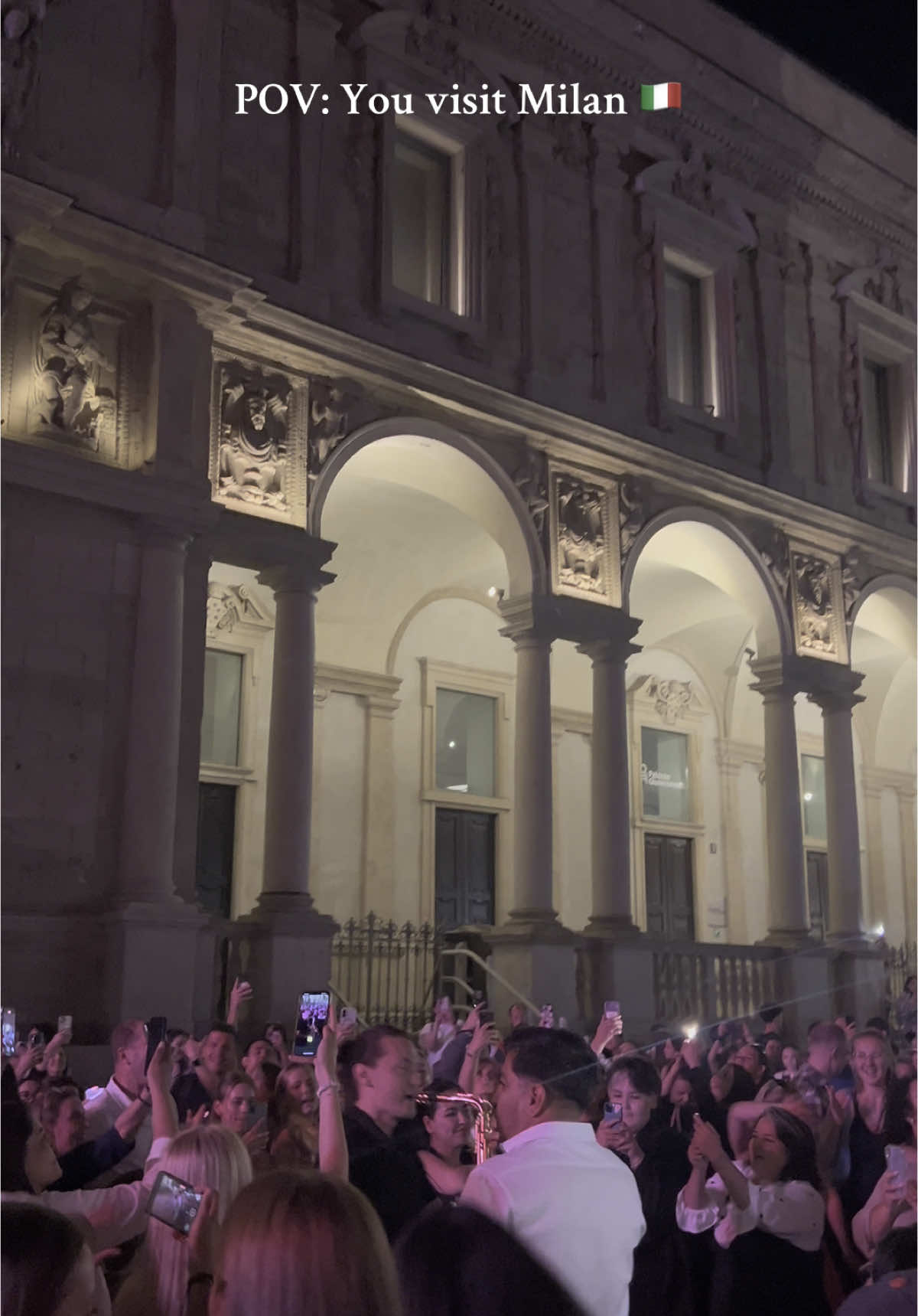 Milan gave us a movie scene moment. 🇮🇹 🫶🏼Thanks to @SHVED 🎷 #milan #italy #milano #italia #milanovibes #milan2025 #italytrip #streetmusic #dancinginthestreets #italianmusic #bellavita #tiktoktravel #fyp #viralvideos #traveltok #foryoupagе #dancevibes 