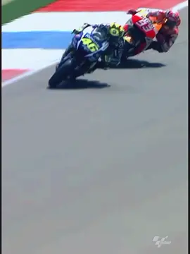 marques🗣️: cari aman aja Rossi: terobos aja lah ajjj😁😎 #valentinorossi #legend #motorcycle #fyp 