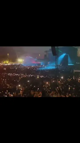 “BUTTERFLY EFFECT” @Travis Scott MILAN, ITALY 🇮🇹  #viral #travisscott #cactusjack #fyp #travisscottmusic #travisscotttour #travisscottconcert #moshing #butterflyeffect #laflame #astroworld #utopiatour #fypシ #rap 