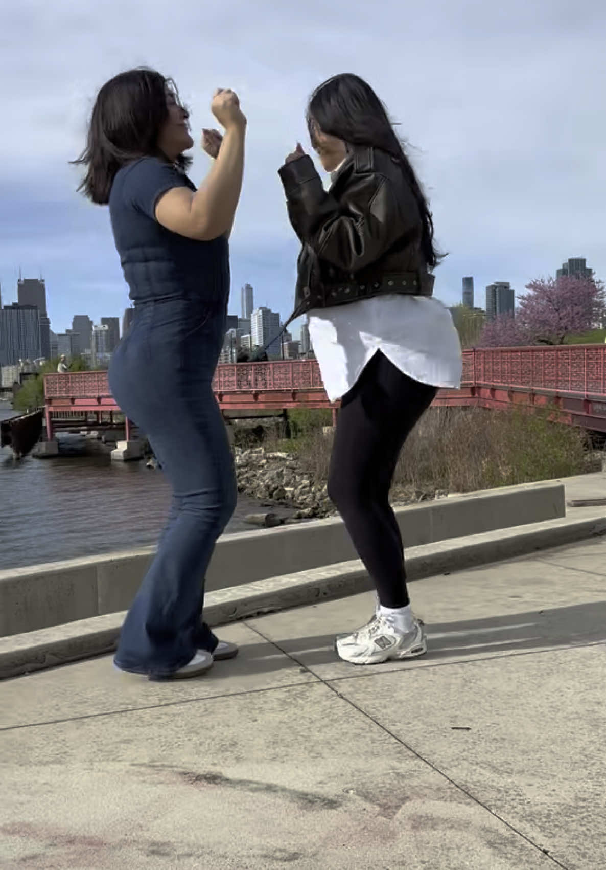 in our favorite city ✨ #bestfriend #grupofrontera #dance #bestietrip #chicago #trending #mevoypaalla #fyp #mexican @Laura Muñoz 