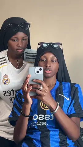 Tout reste à faire le 6 mai en Lombardie Les Blaugranas et les Nerazzurri se neutralisent dans une demie aller trépidante où l'Inter n'a jamais été menée au score. Les Milanais ont perdu le fil au bout de vingt minutes, submergés par le Barça d'un Yamal en mission, et concèdent finalement le nul sur un coup de billard aux dépens de Tout.@Mika Pro 
