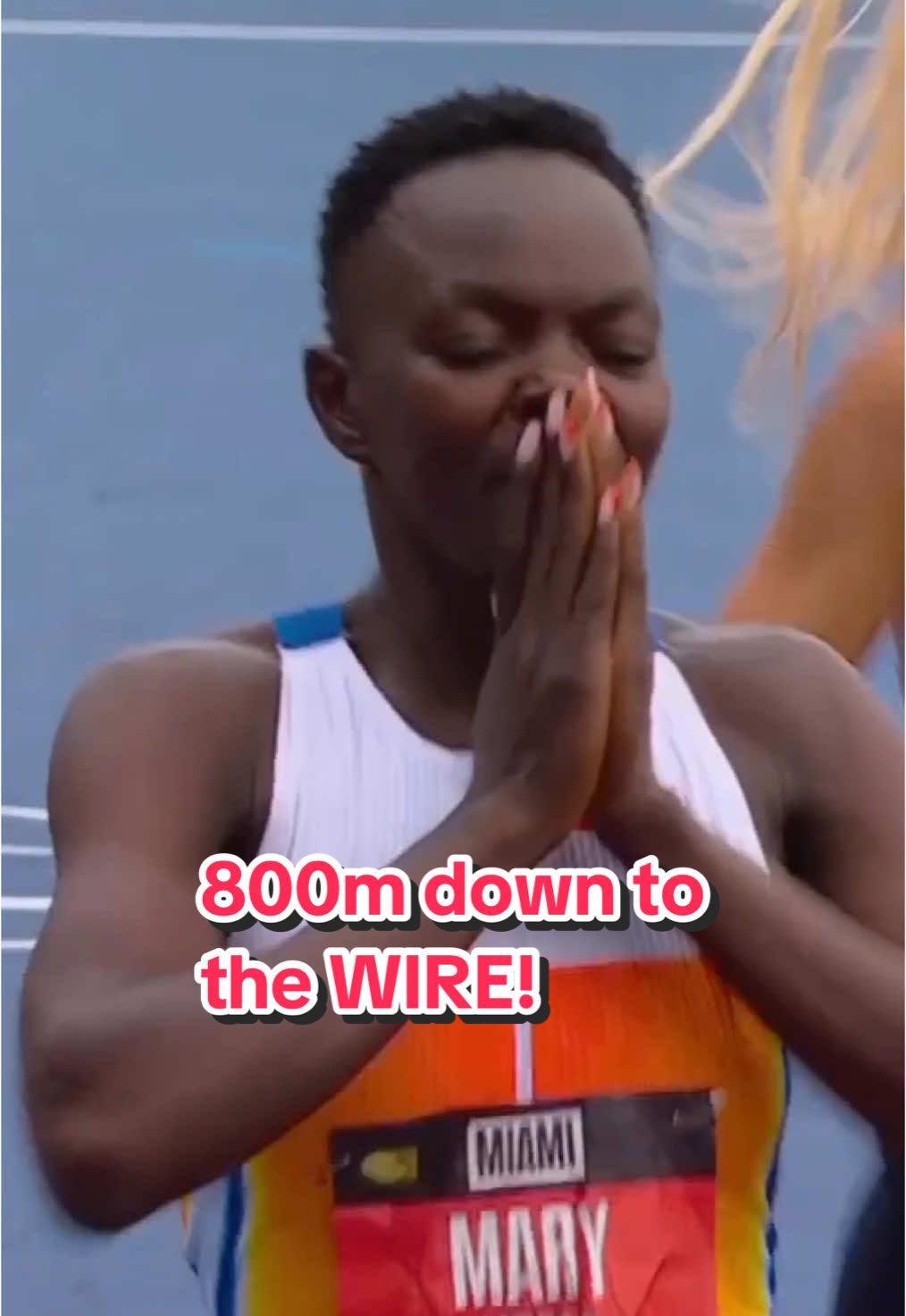 Mary Moraa finishes strong for the 800m win, and Freweyni Hailu’s third-place finish wins her the Short Distance Slam title! #trackandfield #miami #track 