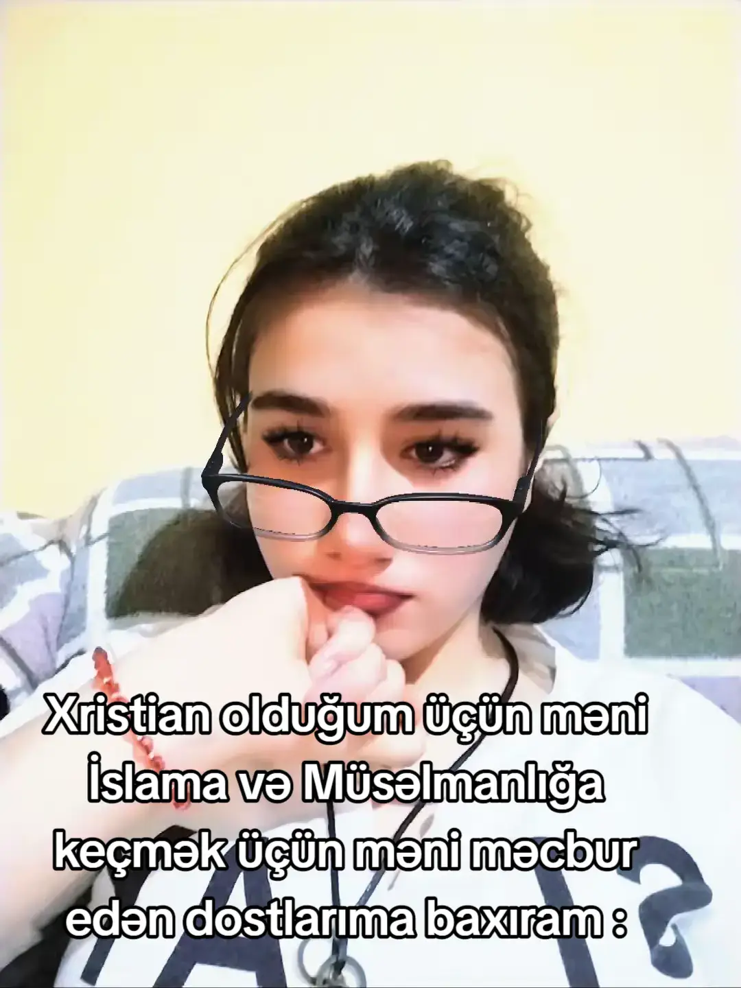 Yorumlarda pis yazan insanlar sizə dəxlisi yoxdu mən hansı seçmişəm gəlib yorumda gic gicə şeylər yazmıyın onsuzda silirəm 😭🙏🏻✝️