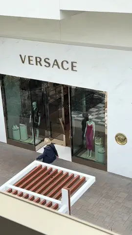Fashion valley At San Diego California , do you can see all brands👗👠🛍️ #prada #versace #buberry #carolinaherra #fasionvalley #sandiego #california   
