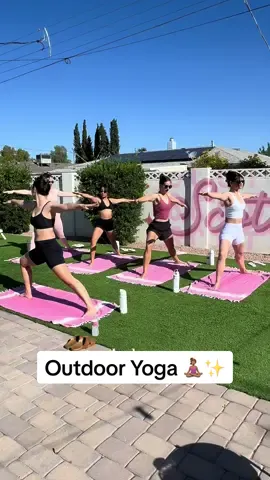 🙏🏽to yogi @Claire Lesko for the outdoor yoga session 🧘🏽‍♀️✨ #yoga #bachelorette #wholesome 