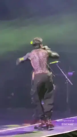 Ronnie and his iconic dance moves 🤣😍🫶 #ronnieradke #ronnieradkeedit #fallinginreverse #fallinginreverseedit #escapethefate #fy #fyp #foryou #foryoupage #foryoupageofficiall #foryoupage❤️❤️ #foryoupagetiktok 