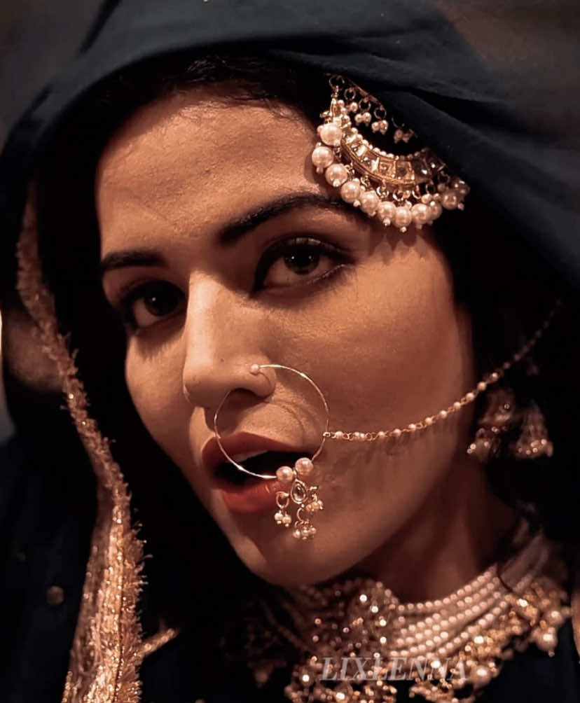 The aesthetics!! ✨ #bollywoodedit #aesthetic #beauty #indian #deewani #deewanimastani #mastani #ishq #bollywood #indiantiktok #desi #southasian #feminineenergy #pretty #southasiantiktok #desiaesthetic #desiedits #indianwomen #women 