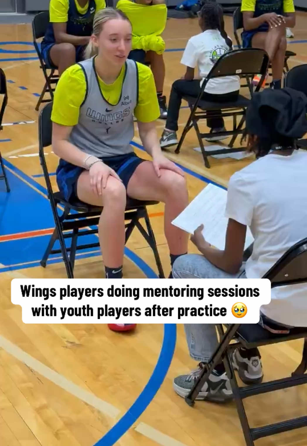 The young girls are GEM Dream Team members, which features girls ages 8-13 nominated by the Mavs for participation in youth basketball.  Love to see it 🫶 (Via @The Wings Bulletin, @Landon Thomas)  #WNBA #paigebueckers #dallaswings #womensbasketball 
