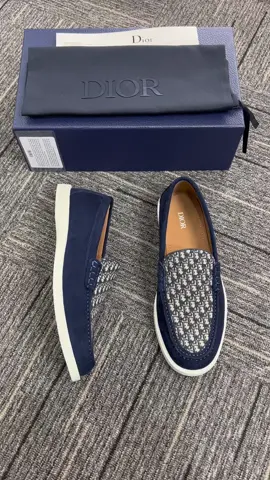 #dior #cd #lowtopslipon #roundtoeflat #mens #loafers #navy #leather #suede #embroideredprint #lifestyleloafers