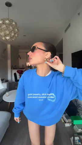obsessed with gold jewelry in a way I can’t believe @MIAJWL 🤍 #goldhoops #jewelrytiktok #OOTD #outfitinspo #haileybieberstyle #slickback 