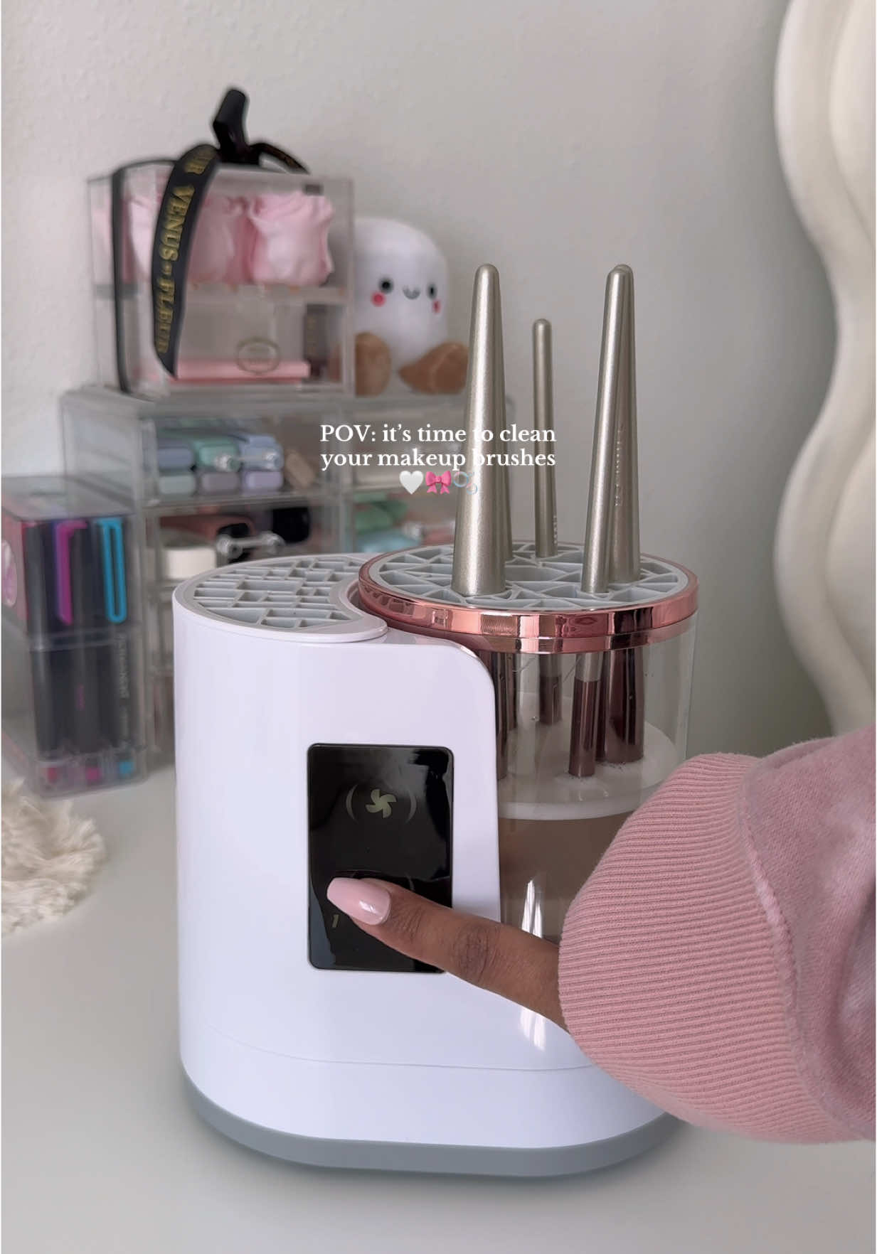 Sunday activities 🎀🫧 love how clean my brushes are now 🤍 #makeupbrush #makeupbrushcleaning #makeupbrushes #makeuphack #makeupbrushcleaner #aesthetic #cleanwithme #asmr #asmrsounds #foryoupage #fypシ 