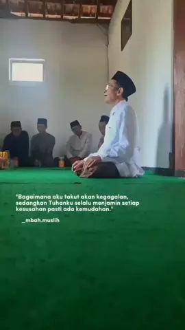 siapa yang tidak kenal dengan beliyau...beliyau adalah santri mbah yai faqih pendiri pondok sumbersari yg masih muqim di pondok,yg terkenal sam'an wa tho'atannya kepada mbah yai faqih...💚 #masyayikhina#murobbiruhina#laulalmurobbimaaarofturobbiii#masyayikhsumbersari#pondoksumbersarikediri#darussalamsumbersari#pondoksalaf#santrisalaf #pondokkediri#pondokjatim#santriindonesia#santrisumbersari#santrikediri 