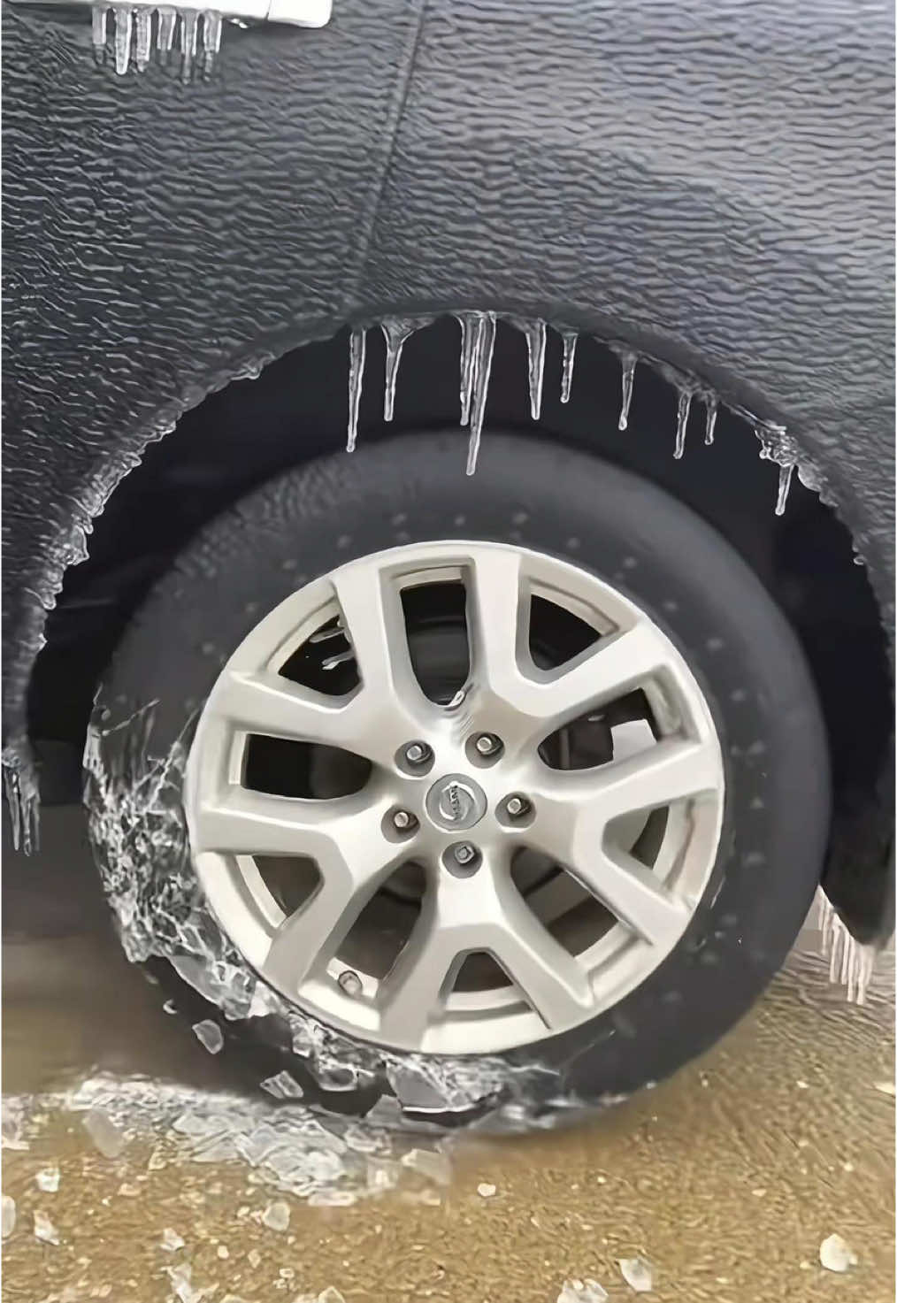 A frozen world!!!#satisfying #ice #asmr #fyp #oddlysatisfying 