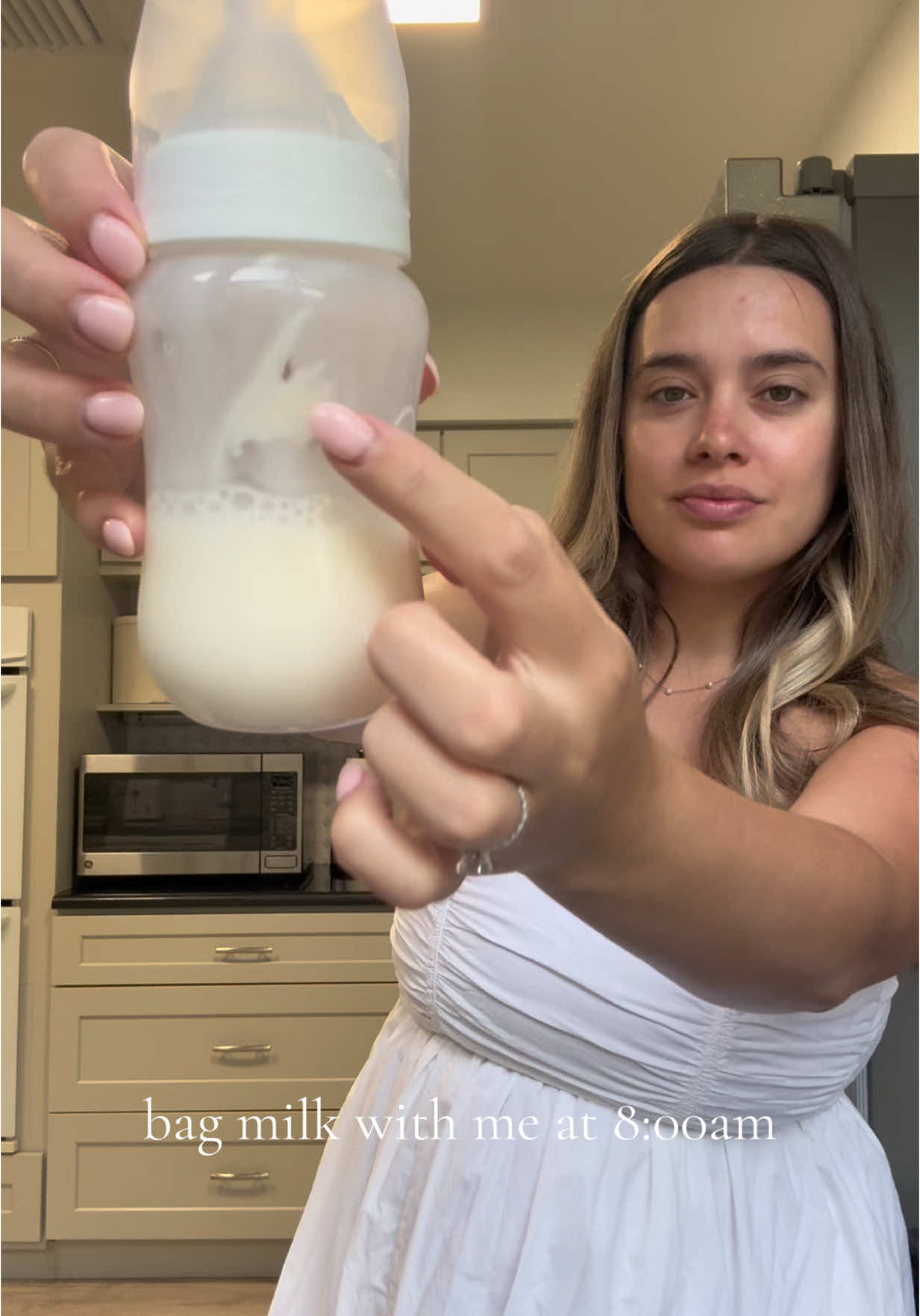 This was lowkey satisfying 🍼🤠 #satisfyingvideo #baggingbreastmilk #baggingmilk #breastfeeding #pumping #exclusivelybreastfeeeding #pumpingmom #fy #fyp #foryou #MomsofTikTok #Motherhood #momof2 
