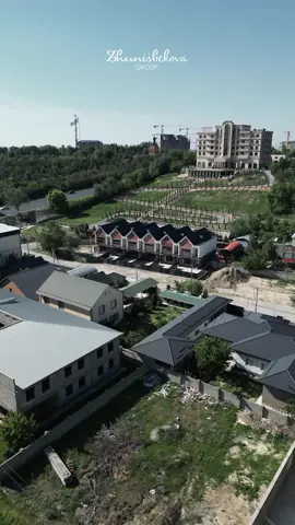 Шымкент қаласы,  Қаратау ауданы,  Бәйдібек би даңғылы,  Қайнар-Тары Қонақ үй мейрамхана желісі жаны;  Townhouse Academic үйлерін ұсынамын;  Қабат саны -2;  Бөлме саны -4;  Жалпы ауданы - 177 ш.м;  Жағдайы - күрделі жөндеусіз;  Жер аумағы - 1,5 сотық жер телімі;  Барлық құжаттар;      ↪️ Бағасы шаршы метрі - 420 000 тенгеден; Вариантқа - авто көлік қосымша ақша нұсқалары болады; Риэлтор төлем 1%; // мәміле сұрақтарыңыз бойынша + 77023723237;  Назар аударғандарыңыз үшін рахмет;  Менеджер, Камшат Нұрғалиқызы;#шымкент #элитныедома #недвижимостьшымкент #риэлторшымкент #риелтор #shymkent🇰🇿 #shymkentcity #shymkent #shymkentkvartir #риэлторшымкент 