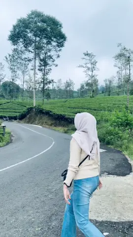 Outfit liburan mau dispil ga pumpung 5.5 nih🤪🤩#fyp#kebuntehbedakah#wonosobo#alam#outfitsimpel#outfitinspiration 