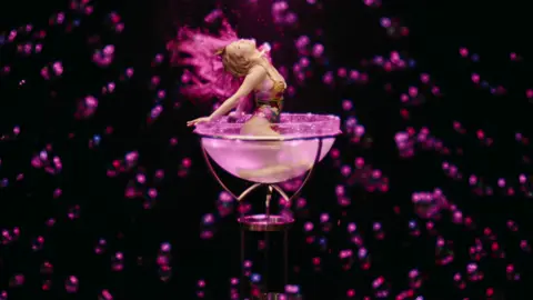 𝓈𝓊𝑔𝒶𝓇 𝒻𝓇𝑒𝑒 𝓋𝑒𝓃𝑜𝓂 𝒻𝓉. @kesha 🍸 🐍  debut album 『SEQUENCE 01』 💿  ──⋆⋅OUT NOW⋅⋆── 本当にありがとうございます🩷 #f5ve #f5ve_sfv #sequence01 #sfvchallenge #kesha #newmusic 