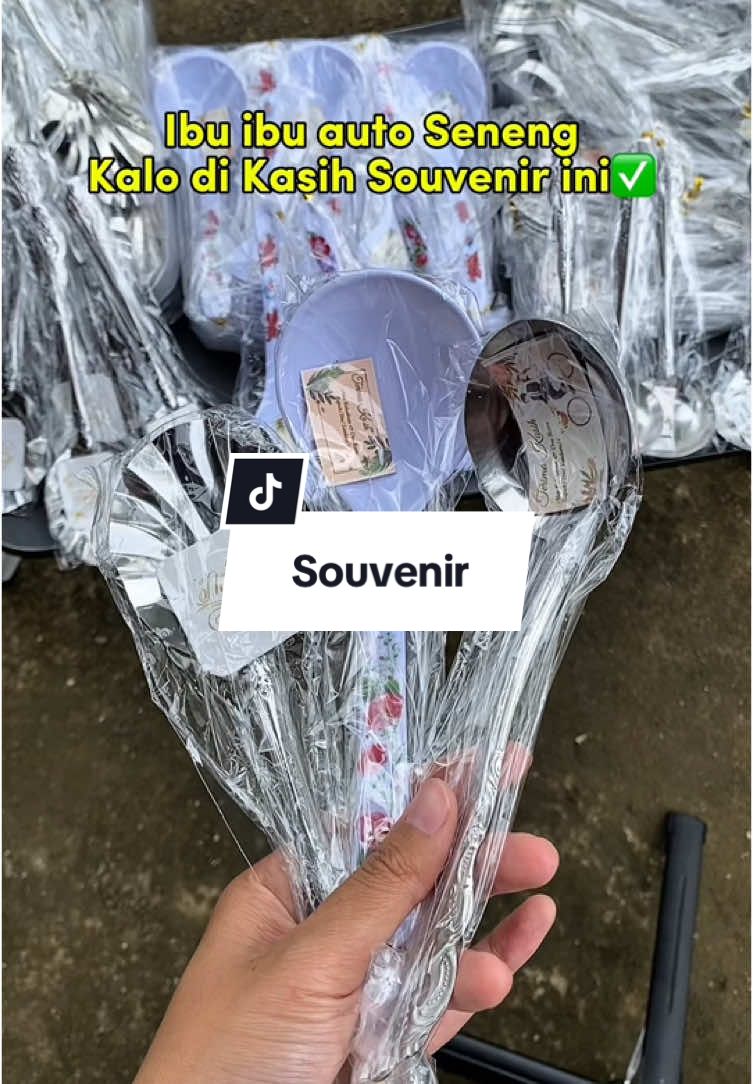 Rekomendasi souvenir yang disukain ibu ibu#souvenir #souvenirs #souvenircentong #souvenircentongkayu #souvenircentongsayur #souvenirpernikahan #souvenirmurah #souvenirnikah #souvenirunik #souvenirwedding #souvenirpernikahanmurah #souvenirbermanfaat